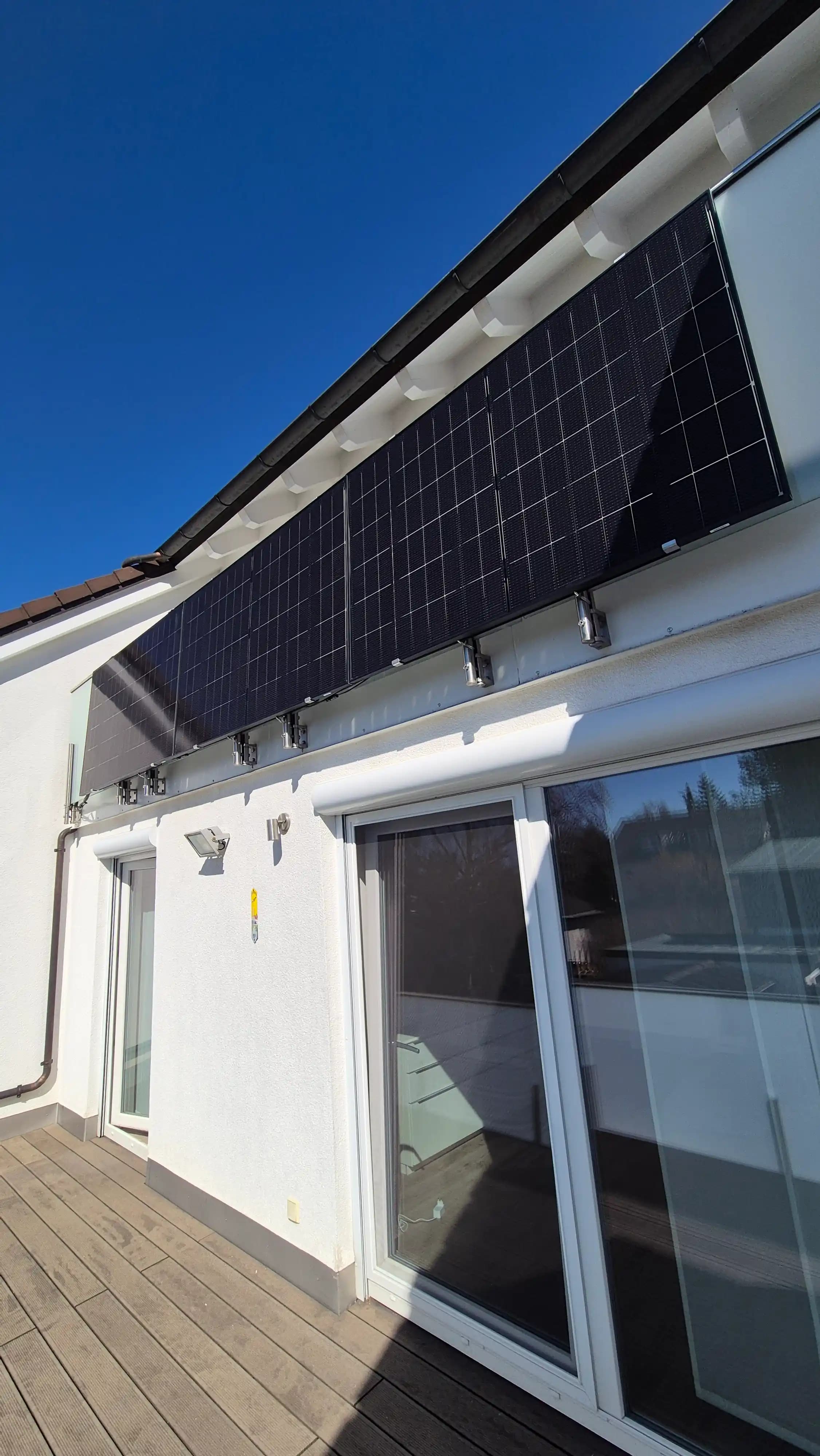 Glasbalkon Projekt 1 Schrägansicht